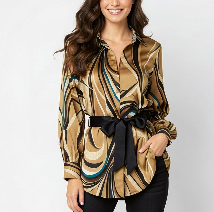 Chemisier femme chic et original NO AGE, blouse élégante avec détails tendance, porté décontracté ou habillé.