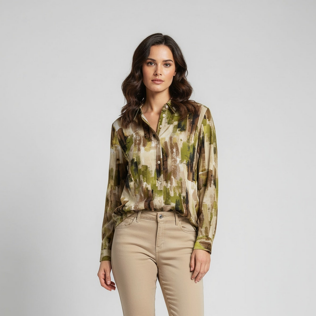 Chemisier femme fantaisie beige et kaki de la marque NO AGE, avec détails élégants et coupe fluide.