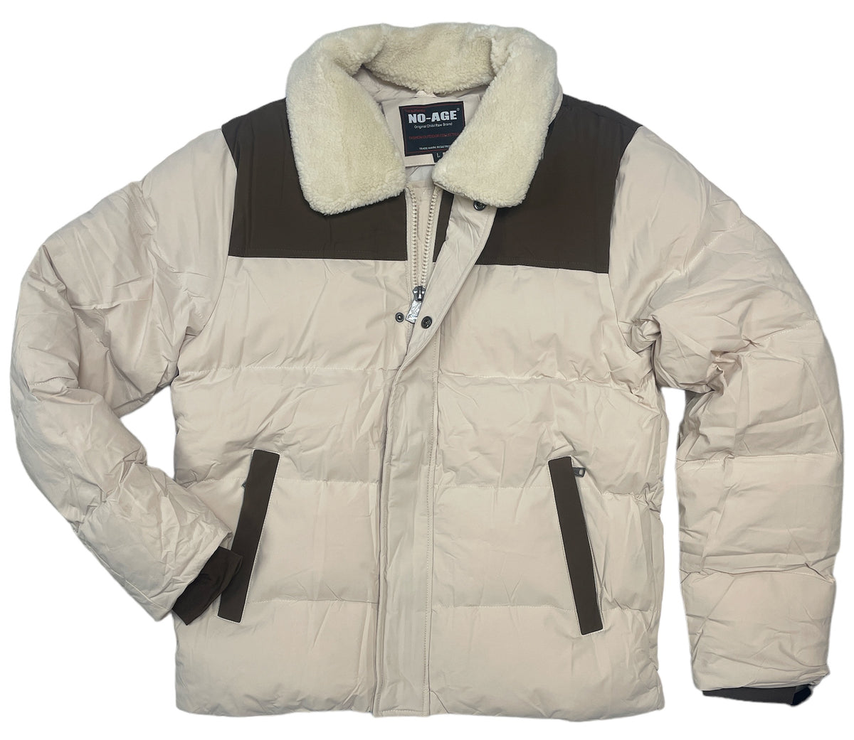 Blouson homme matelassé de la marque NO AGE, veste tendance avec rembourrage pour homme, vue de face.