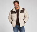 Blouson homme matelassé NO AGE en veste beige et marron, modelé avec doublure rembourrée pour le confort et le style.