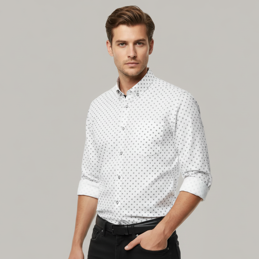 Chemise homme en coton imprimée avec motifs d'étoiles, longue manches, marque NO AGE, tissu léger et élégant.