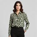 Chemisier femme fantaisie NO AGE avec motif labyrinthe, manches longues et coupe élégante, en tissu léger.