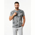T-shirt homme en coton imprimé BOTANICAL de la marque NO AGE, vue de face avec motif floral coloré.