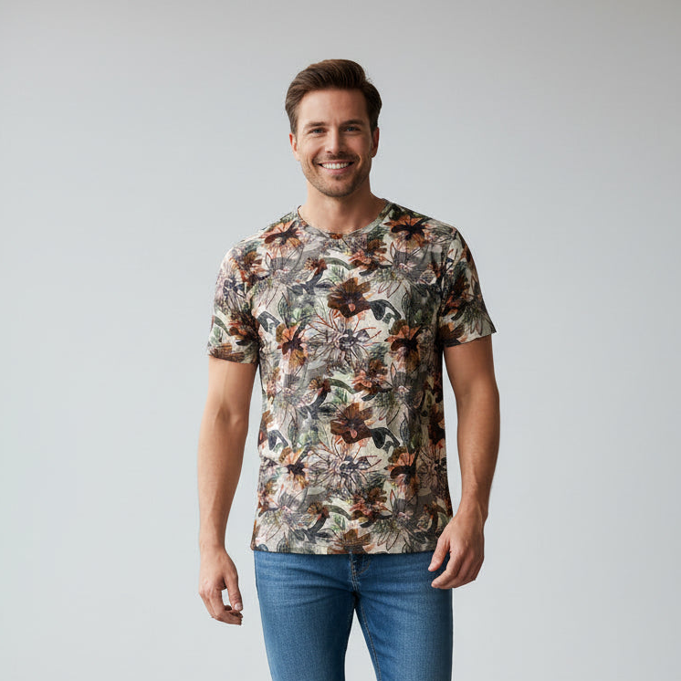 Homme T-shirt col rond imprimé camouflage NO AGE, en tissu léger, avec motif camouflé sur fond neutre.