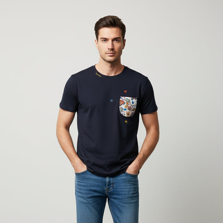 T-shirt homme noir à col rond avec poche de marque NO AGE, style décontracté et confortable.